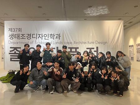 2025 제37회 졸업작품전시회 내부조성 사진 (졸업작품준비위원회, 제39대 LA:ISE 학생회, 제40대 LA:ON학생회)